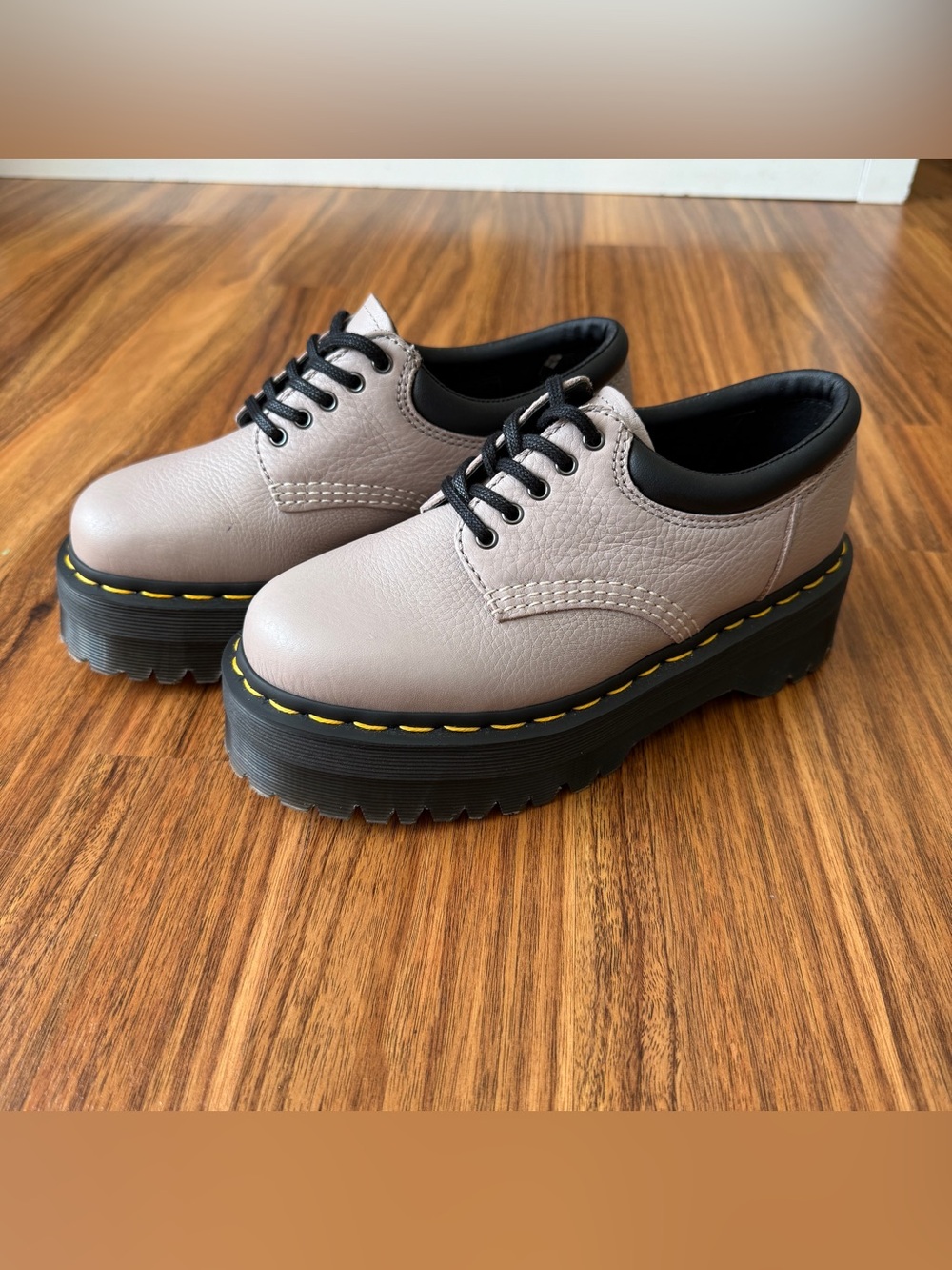 Dr. Martens 8053 Quad Oxford Taupe Women Sz6 Platform Leather Pisa LowTop Casual